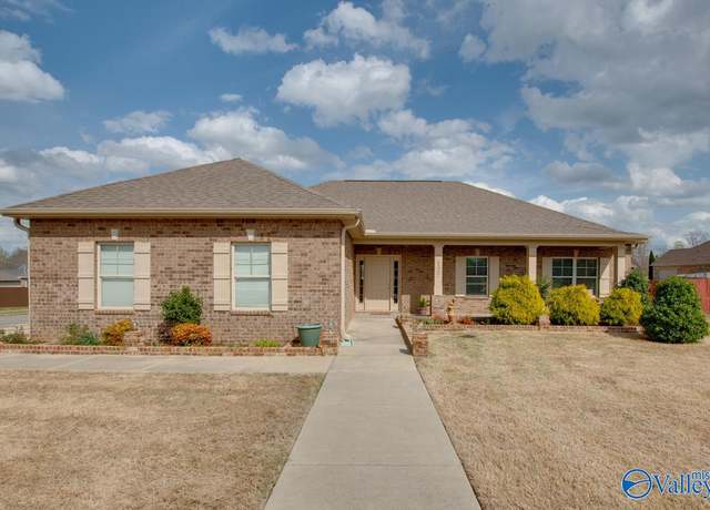 Property at 127 Birch Falls Dr, Hazel Green, AL 35750, 4 beds, 2 baths