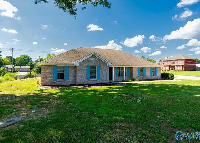 Property at 100 Clubhouse Ln, Madison, AL 35757, 3 beds, 2 baths