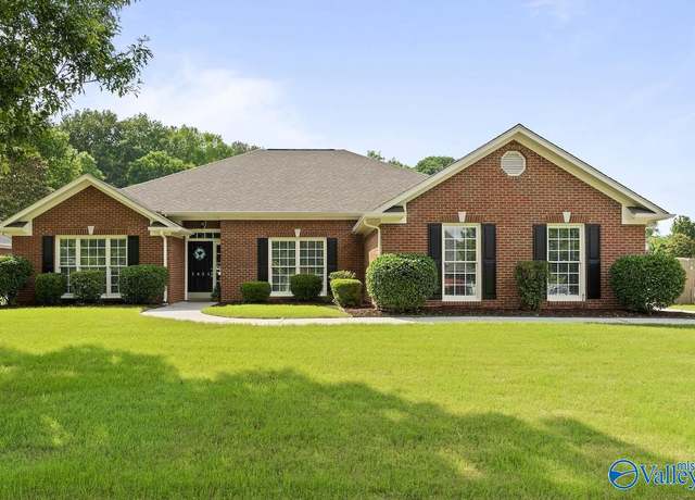 Property at 2624 Bransford Trl, Owens Cross Roads, AL 35763, 4 beds, 2 baths
