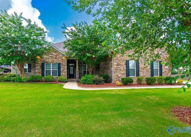 Property at 108 Smoke Tree Dr, Huntsville, AL 35811, 5 beds, 3.5 baths