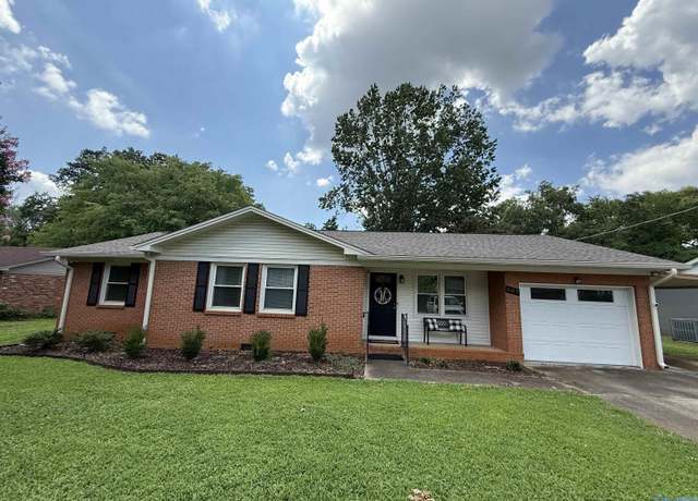 Property at 367 College Park Ct NW, Huntsville, AL 35805, 4 beds, 1.5 baths