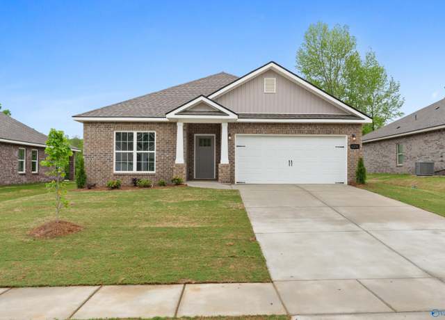 Property at 6231 Pisgah Dr NW, Huntsville, AL 35810, 4 beds, 2 baths