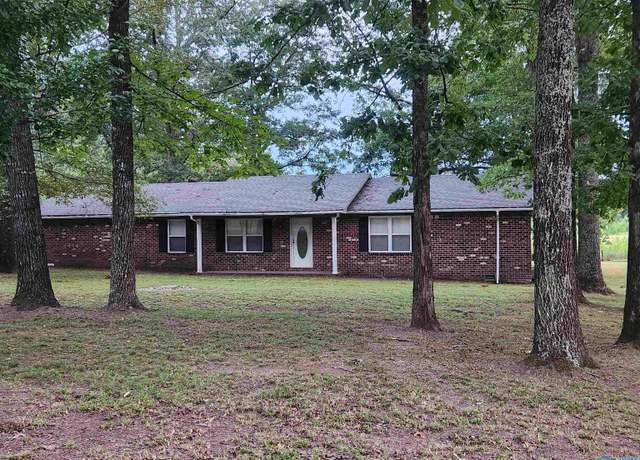 Property at 294 N Riverside Dr, Hamilton, AL 35570, 3 beds, 2 baths