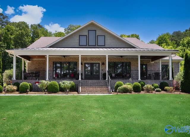 Property at 2315 Sunset Dr, Guntersville, AL 35976, 4 beds, 4 baths
