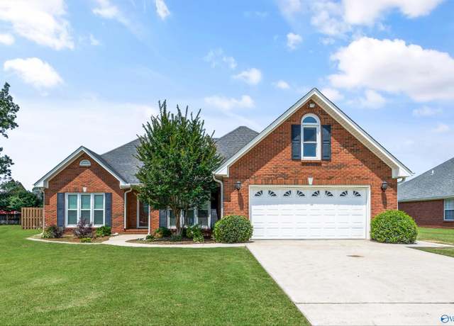 Property at 2925 Ashville Dr, Decatur, AL 35603, 3 beds, 2 baths