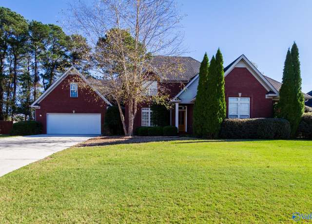 Property at 1102 Ridgecrest Ln NE, Hartselle, AL 35640, 4 beds, 3.5 baths