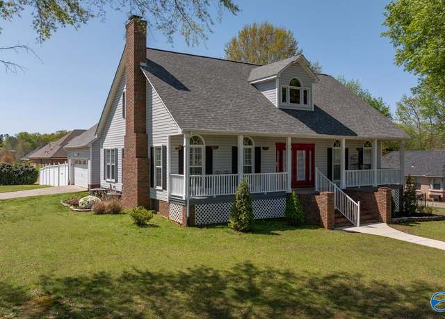 Property at 130 Kingswood Dr, Huntsville, AL 35806, 4 beds, 3.5 baths
