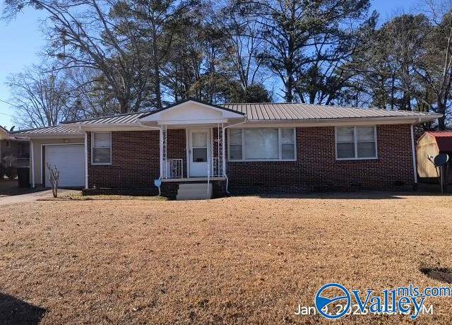 Property at 311 Hardin Cir, Gadsden, AL 35903, 3 beds, 2 baths