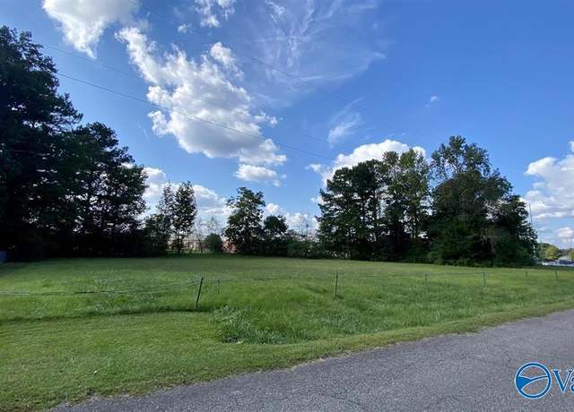 Property at 2008 Piedmont Ave, Gadsden, AL 35901
