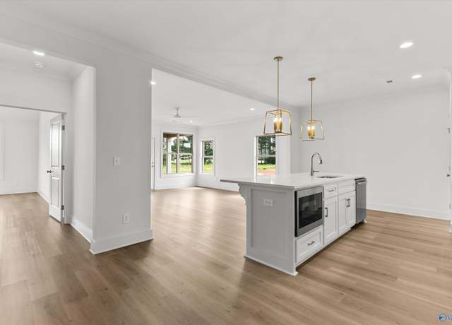 Property at 22122 Mulligan Pkwy, Athens, AL 35613, 3 beds, 2.5 baths