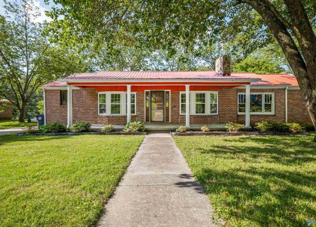Property at 1120 Hillsboro Dr, Gadsden, AL 35903, 3 beds, 2 baths