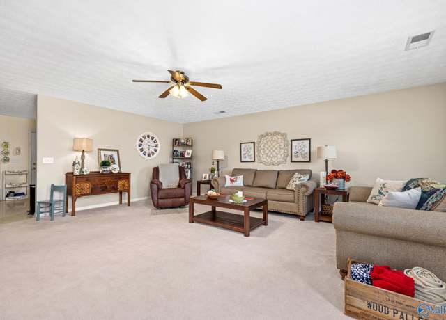 Property at 946 Section Line Rd, Hanceville, AL 35077, 2 beds, 2 baths