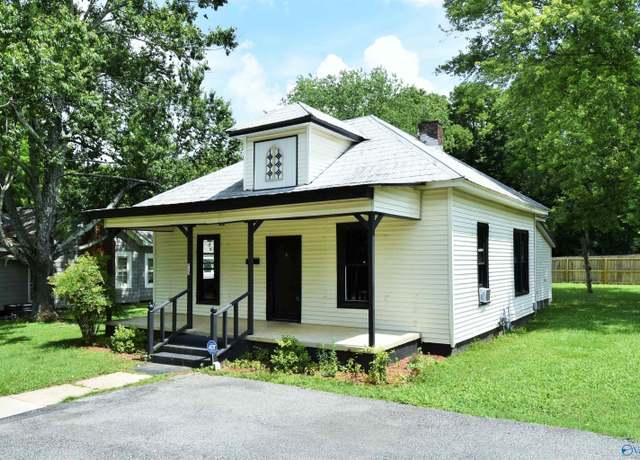 Property at 713 W Washington St, Athens, AL 35611, 3 beds, 1 bath