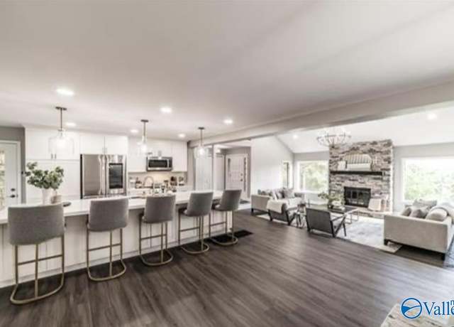 Property at 1424 Governors Dr SE, Huntsville, AL 35801, 4 beds, 2.5 baths