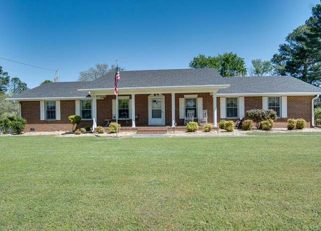 Property at 903 West Main St, Albertville, AL 35976, 3 beds, 2 baths