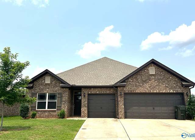 Property at 205 Holt St, Meridianville, AL 35759, 3 beds, 2.5 baths