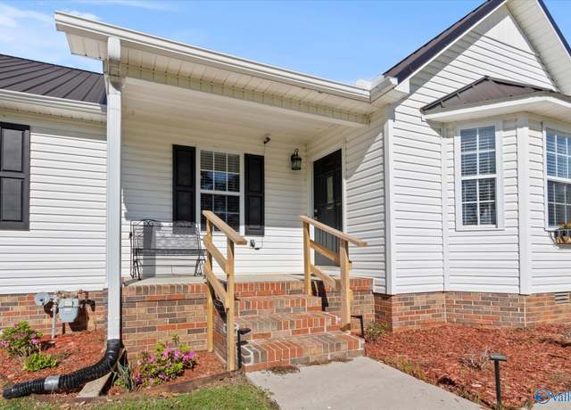 Property at 29377 Lakeview Dr, Ardmore, AL 35739, 3 beds, 2 baths