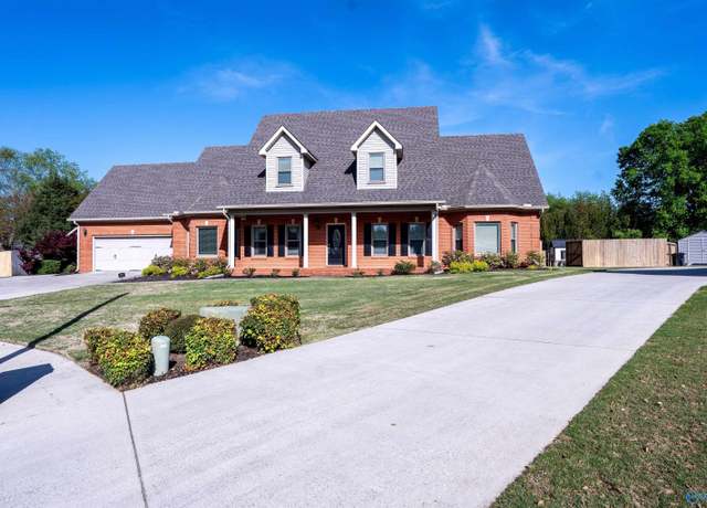 Property at 3116 Constitution Dr SW, Decatur, AL 35603, 4 beds, 2.5 baths