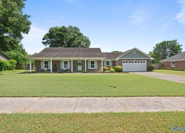 Property at 2225 Villaret Dr, Huntsville, AL 35803, 3 beds, 2 baths