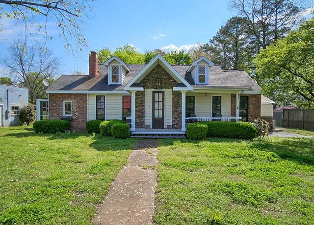 Property at 6804 Mooresville Rd, Belle Mina, AL 35615, 2 beds, 1.5 baths