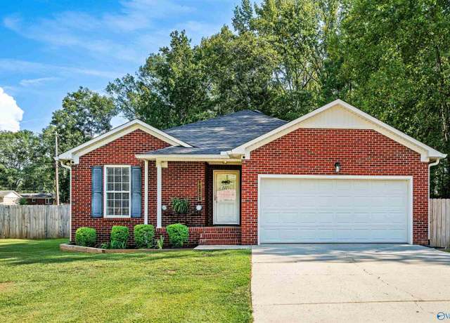 Property at 17282 Martin Dr, Athens, AL 35611, 3 beds, 2 baths