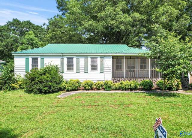 Property at 612 2nd St NE, Arab, AL 35016, 3 beds, 2 baths
