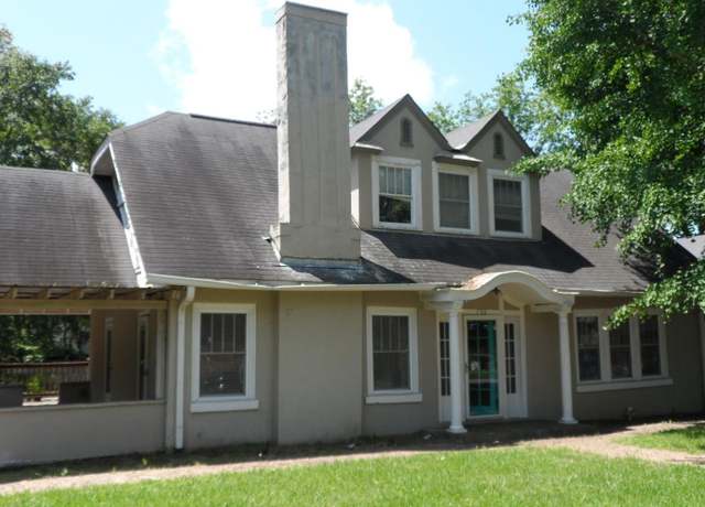 Property at 708 E 9th St, Anniston, AL 36207, 3 beds, 2 baths