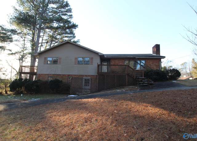 Property at 1546 Ridge St NW, Cullman, AL 35055, 4 beds, 3 baths