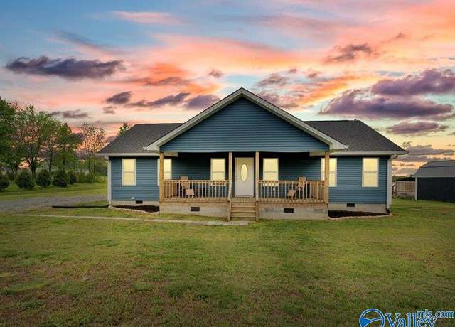 Property at 39 Calvin St, Rainsville, AL 35986, 3 beds, 2 baths