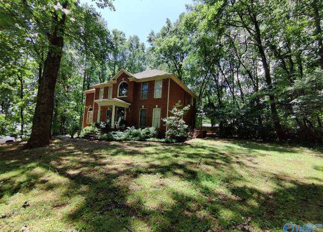 Property at 100 Gordy Dr, Huntsville, AL 35806, 5 beds, 3.5 baths