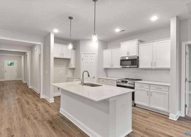 Property at 140 Ivy Vine Dr, Toney, AL 35773, 4 beds, 3 baths