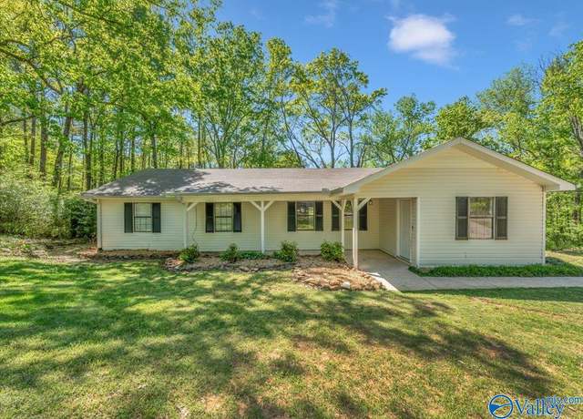 Property at 1241 Mountainview Rd NE, Hartselle, AL 35640, 3 beds, 2 baths