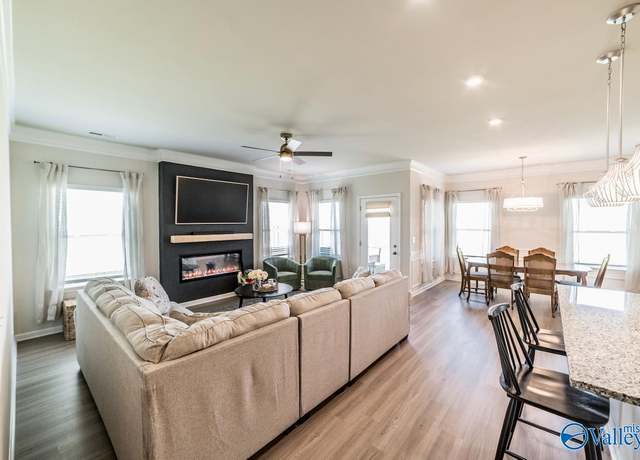Property at 16915 Hollings Trl NW, Harvest, AL 35749, 3 beds, 2 baths