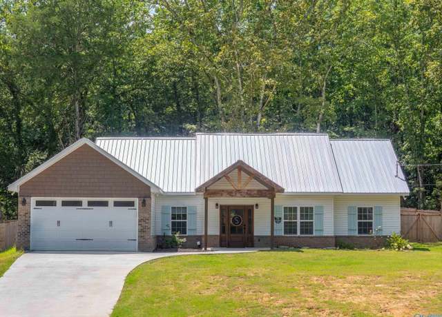 Property at 155 Nixon Dr, Guntersville, AL 35976, 3 beds, 2 baths