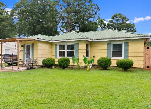 Property at 1409 Locust St SE, Decatur, AL 35603, 3 beds, 1 bath