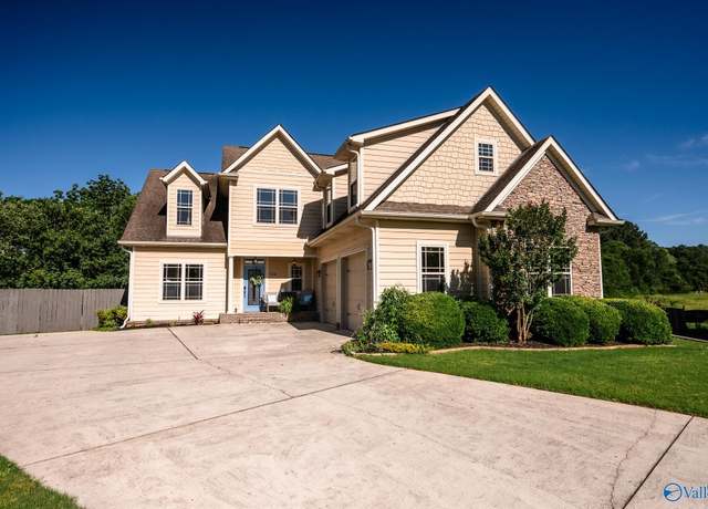 Property at 104 NE Vander Ct NE, Huntsville, AL 35811, 3 beds, 2.5 baths
