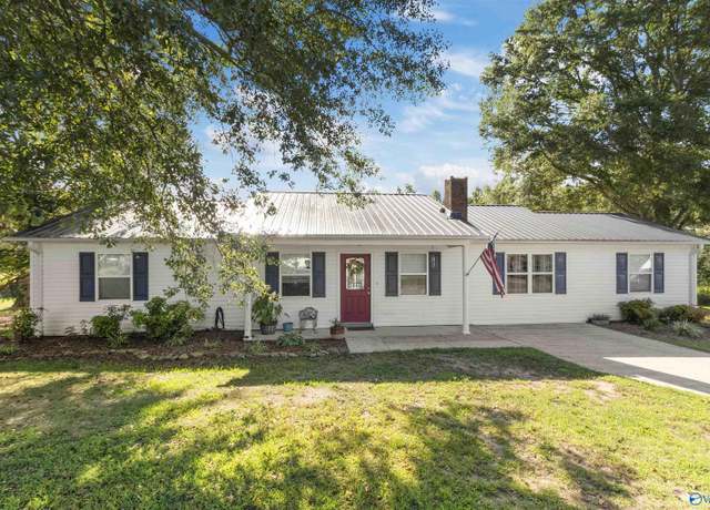 Property at 145 Parkway Dr, Boaz, AL 35956, 3 beds, 2.5 baths