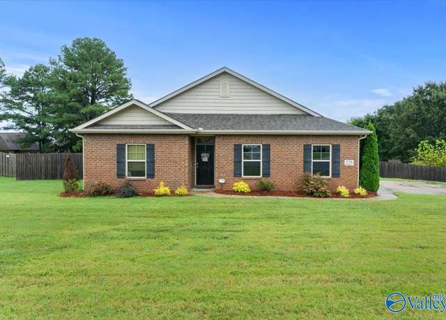 Property at 225 Dinner Tree Sq, Huntsville, AL 35811, 3 beds, 2 baths