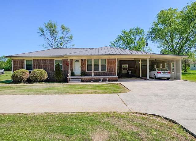 Property at 1411 W Washington St, Athens, AL 35611, 3 beds, 2 baths