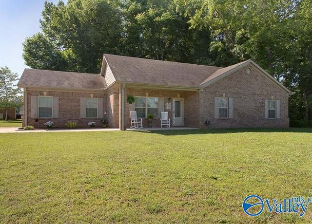 Property at 100 Lacebark Dr, Toney, AL 35773, 3 beds, 2 baths