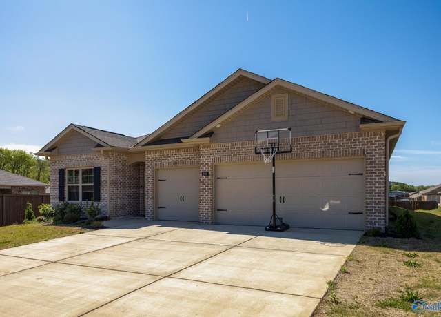 Property at 206 Antler Ridge Dr, Huntsville, AL 35811, 4 beds, 3 baths
