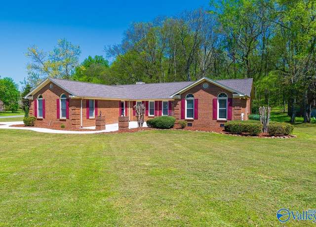 Property at 131 Fairington Rd, Huntsville, AL 35806, 4 beds, 3 baths