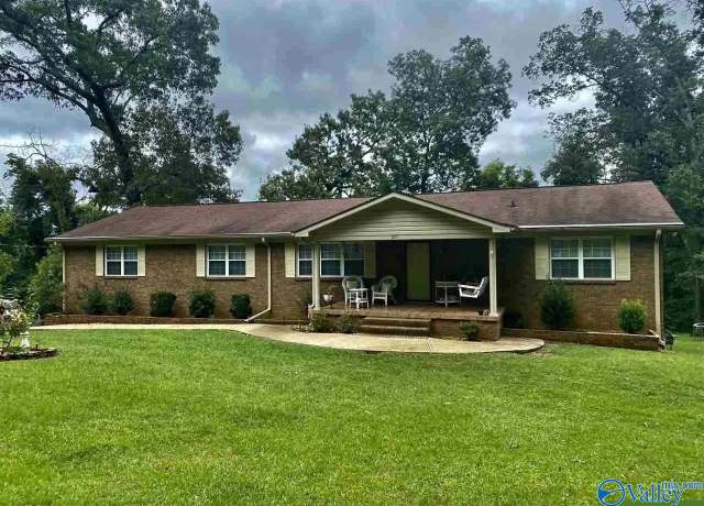 Property at 207 Grant St, Gadsden, AL 35901, 4 beds, 2 baths