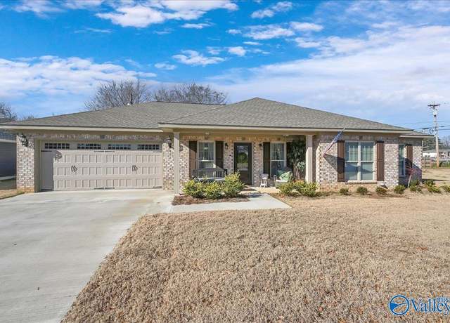 Property at 103 Prospect Dr SW, Hartselle, AL 35640, 3 beds, 2 baths