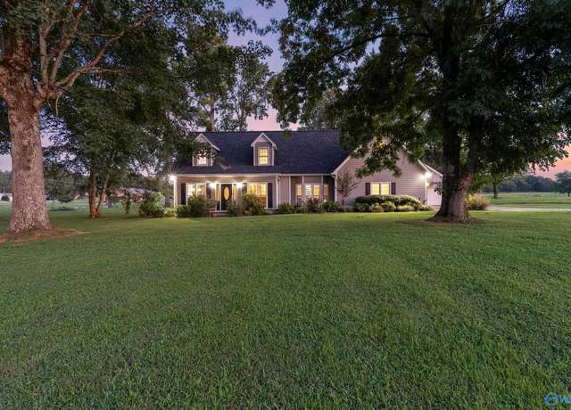 Property at 3570 Locker Ln, Florence, AL 35634, 4 beds, 2.5 baths