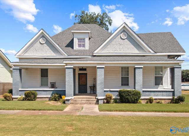 Property at 300 W 6th St, Tuscumbia, AL 35674, 3 beds, 2.5 baths