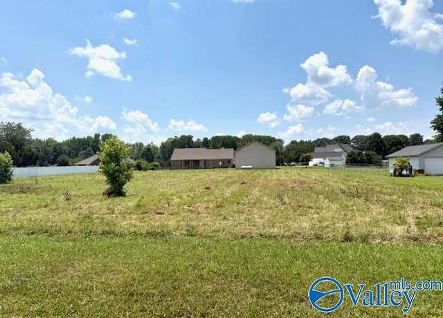 Property at 110 Loyce Dr, Hazel Green, AL 35750
