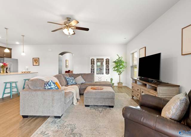 Property at 117 Pennington Ave, Huntsville, AL 35811, 3 beds, 2.5 baths