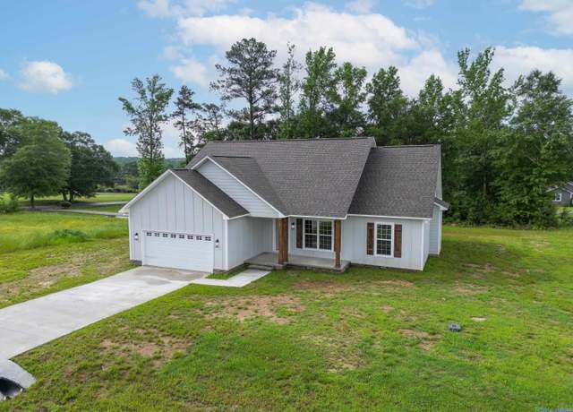 Property at 55 Edgewood St, Rainsville, AL 35986, 3 beds, 2 baths