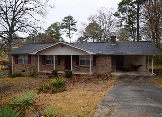 Property at 409 Russell Ln, Weaver, AL 36277, 3 beds, 2 baths